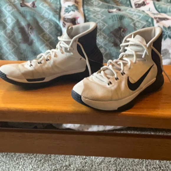 Men’s Size 9.5 Nike Prime Hype df 2016 BasketballShoes. Swoosh missing see pic - Picture 3 of 7